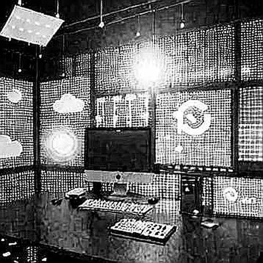 Microsoft’s AI Switch: The On-Chain Cost Signal That Flips the Script on Centralized Inference Microsoft’s AI Switch: The On-Chain Cost Signal That Flips the Script on Centralized Inference